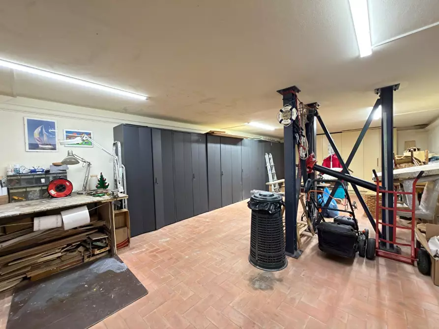 Immagine 28 di Rustico / casale in vendita  a Lucca
