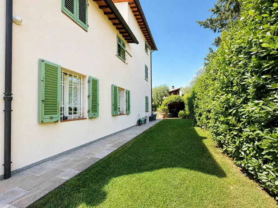 Immagine 45 di Rustico / casale in vendita  a Lucca