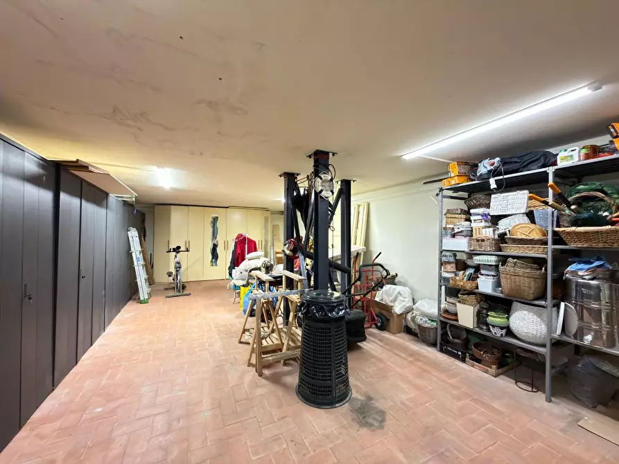Immagine 29 di Rustico / casale in vendita  a Lucca