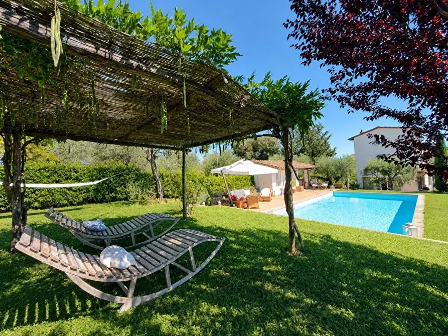 Immagine 1 di Rustico / casale in vendita  a Lucca