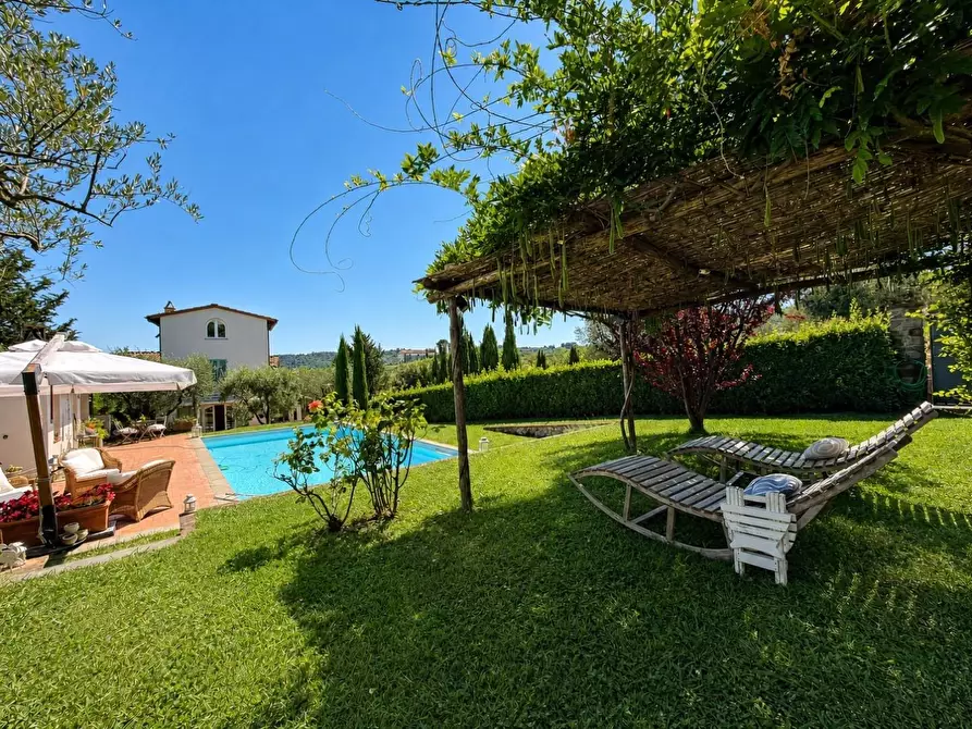 Immagine 37 di Rustico / casale in vendita  a Lucca