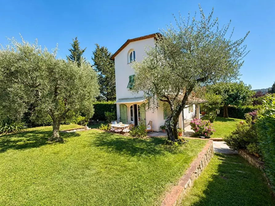 Immagine 32 di Rustico / casale in vendita  a Lucca