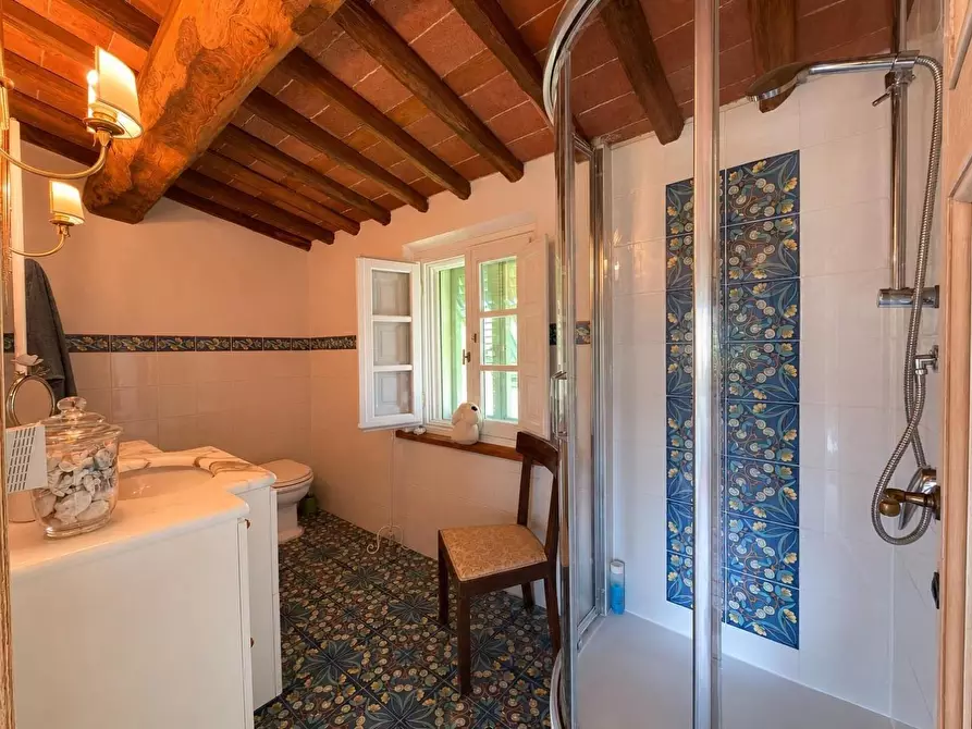 Immagine 21 di Rustico / casale in vendita  a Lucca