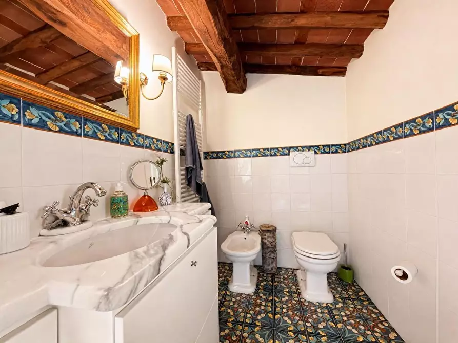 Immagine 22 di Rustico / casale in vendita  a Lucca
