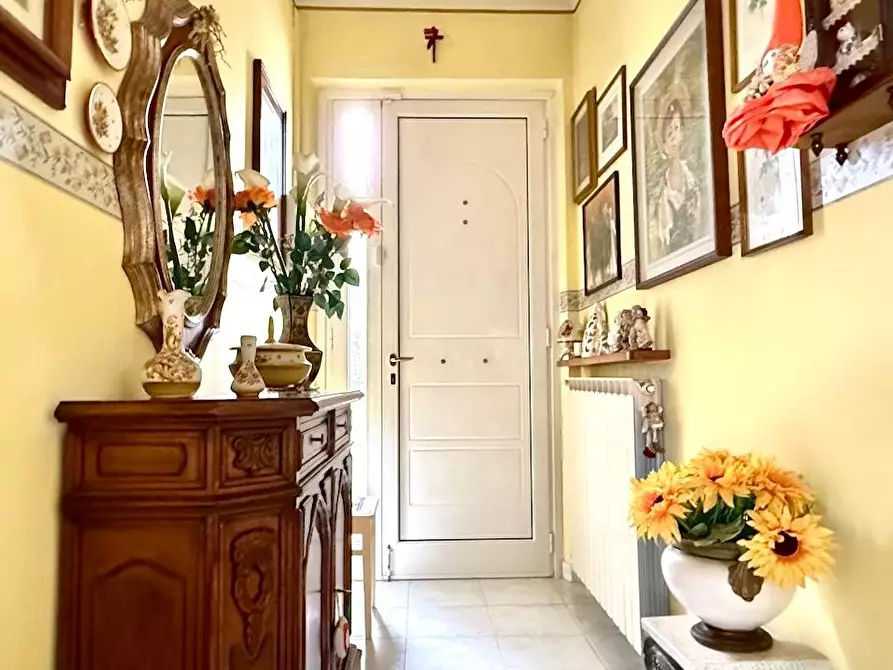 Immagine 2 di Casa semindipendente in vendita  a Massa