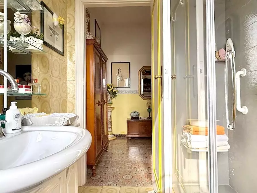 Immagine 20 di Casa semindipendente in vendita  a Massa