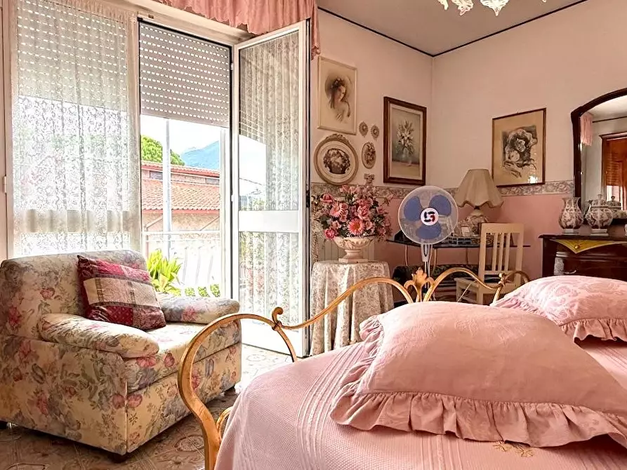 Immagine 12 di Casa semindipendente in vendita  a Massa