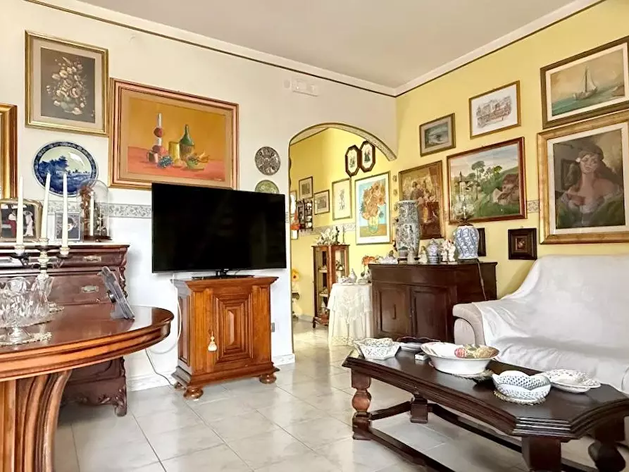 Immagine 9 di Casa semindipendente in vendita  a Massa
