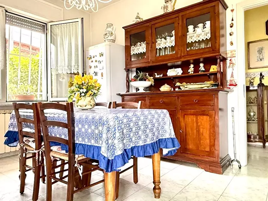Immagine 4 di Casa semindipendente in vendita  a Massa