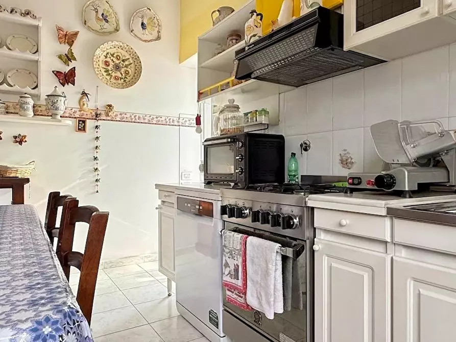 Immagine 5 di Casa semindipendente in vendita  a Massa