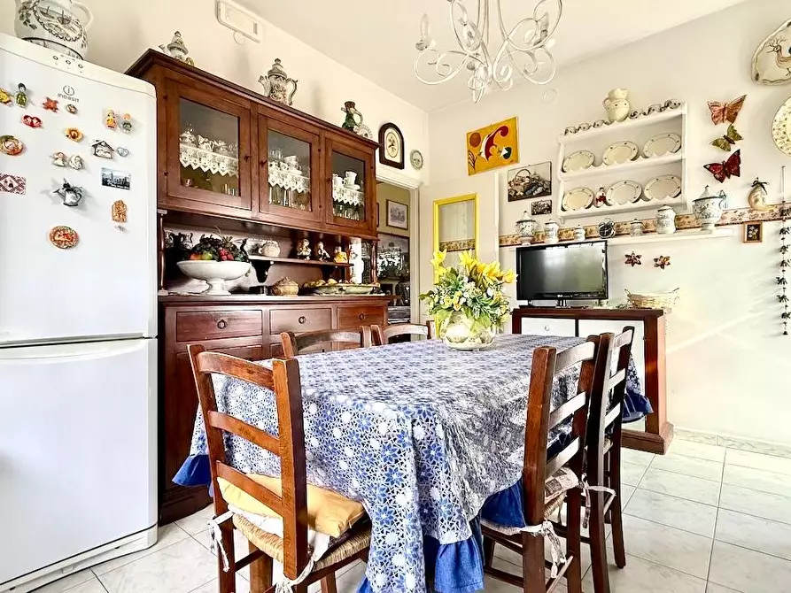 Immagine 7 di Casa semindipendente in vendita  a Massa