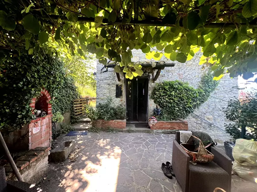 Immagine 2 di Casa colonica in vendita  a Barga
