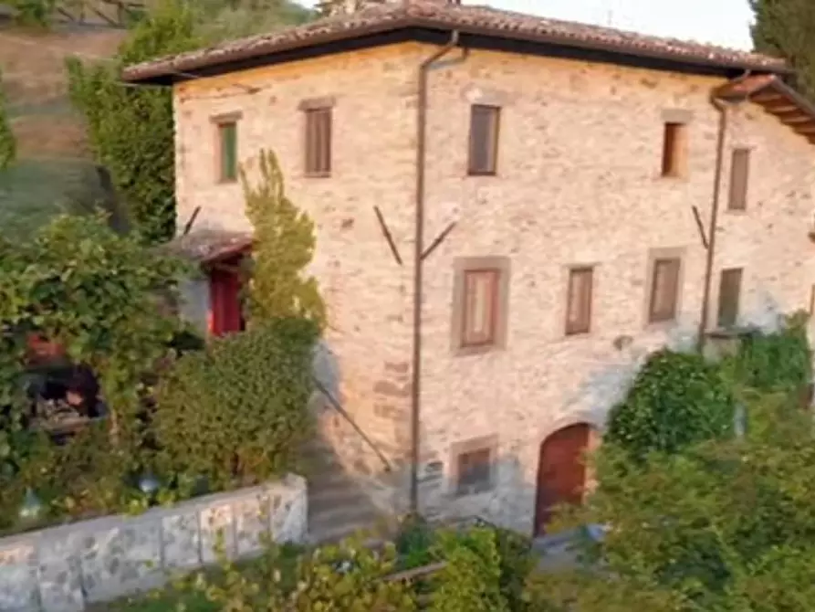Immagine 1 di Casa colonica in vendita  a Barga