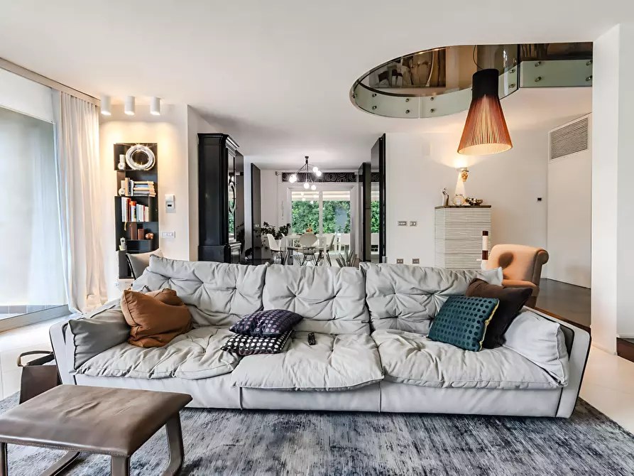 Immagine 5 di Villa in vendita  a Fucecchio