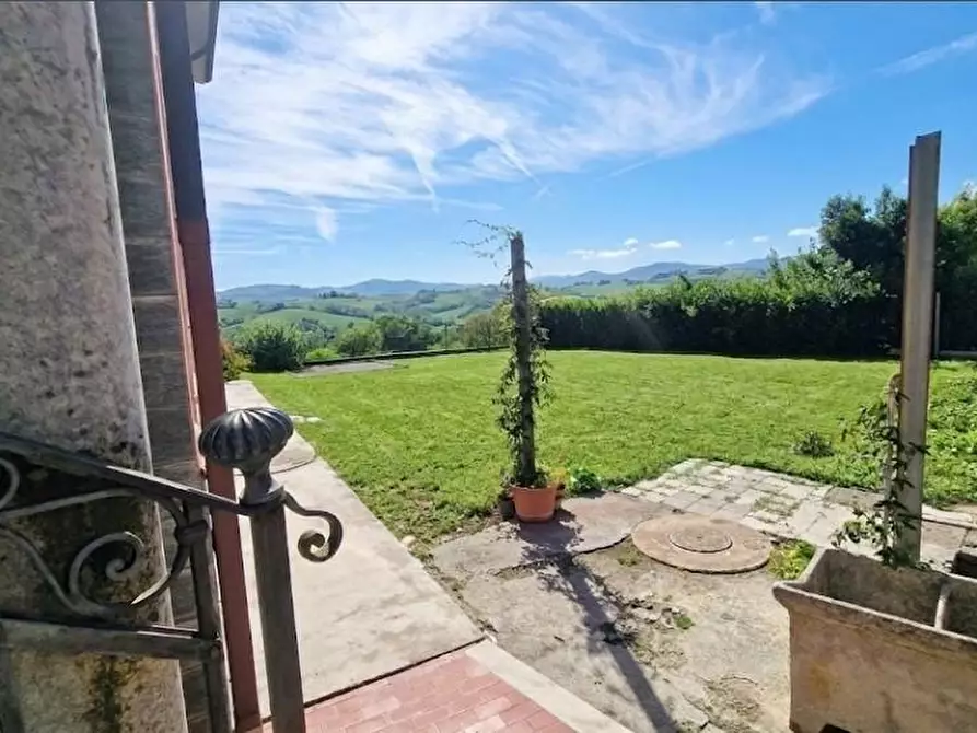 Immagine 4 di Villa in vendita  a Carrara
