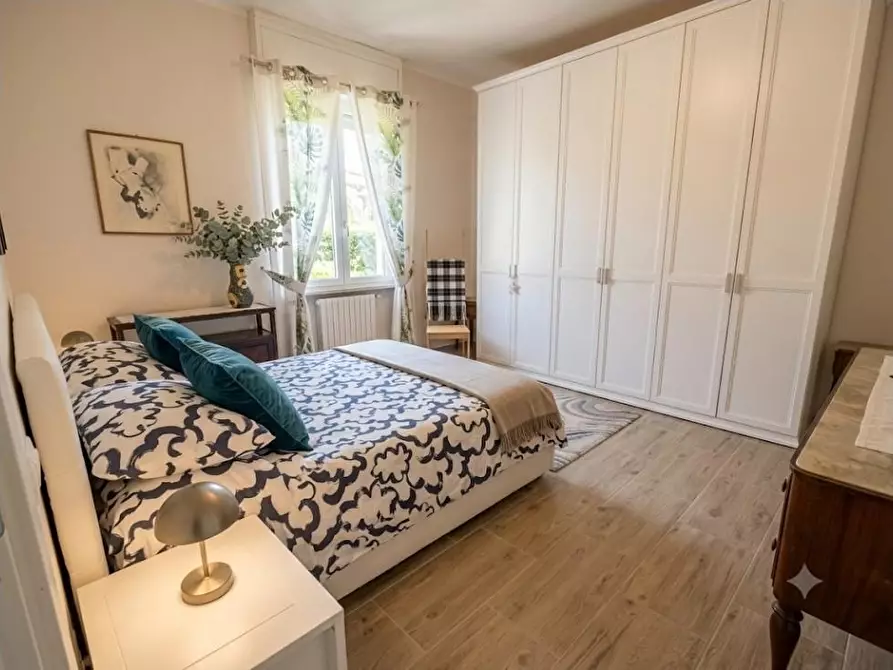 Immagine 13 di Villa in vendita  a Carrara