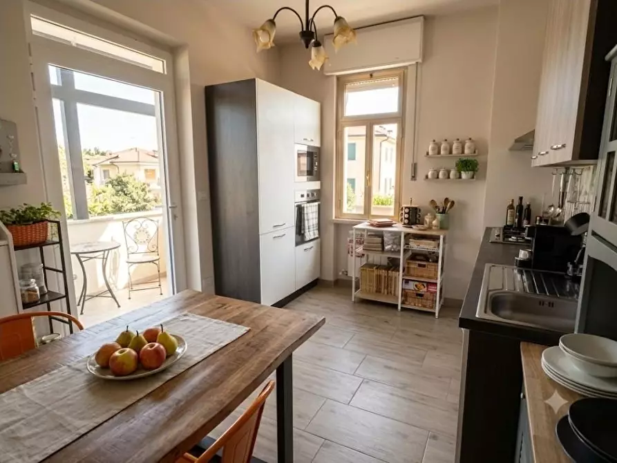 Immagine 12 di Villa in vendita  a Carrara