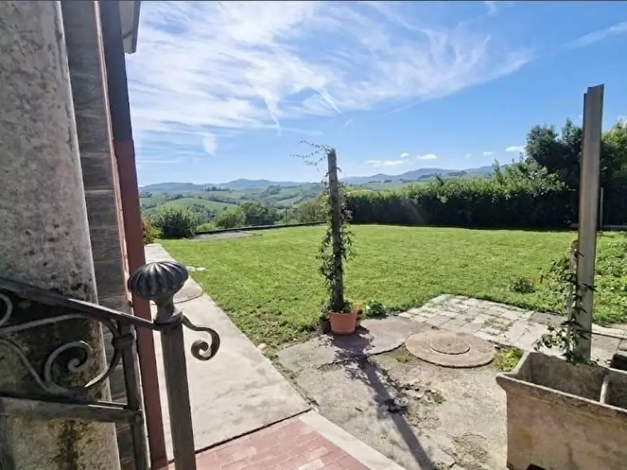 Immagine 15 di Villa in vendita  a Carrara