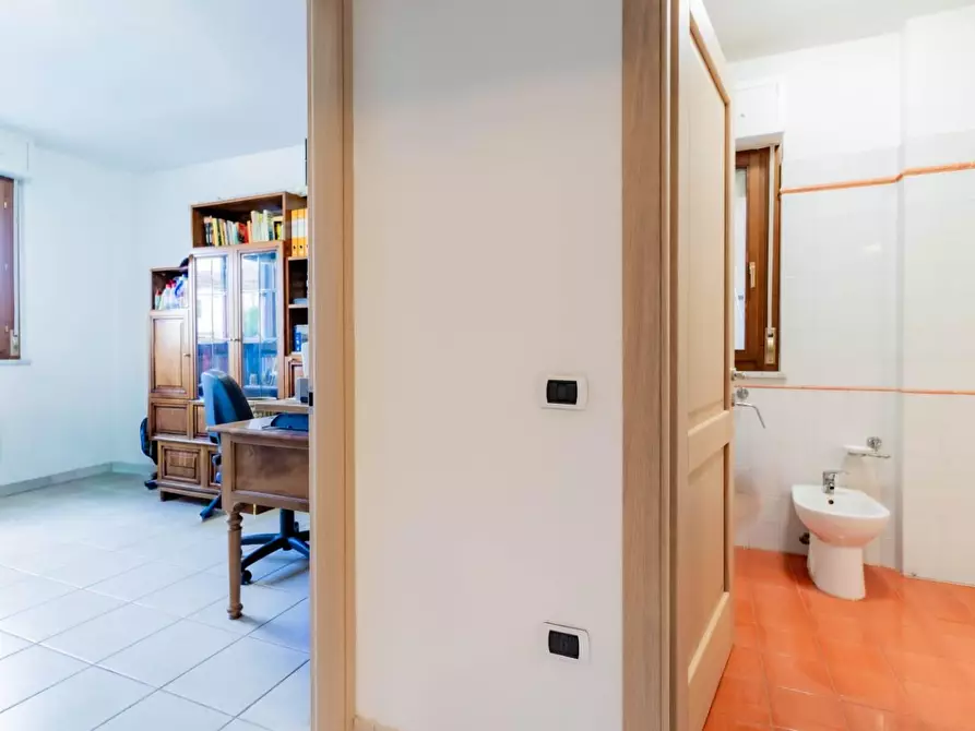 Immagine 10 di Appartamento in vendita  a Cascina