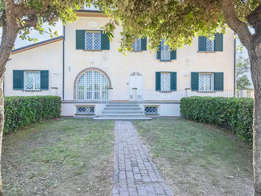 Immagine 8 di Villa in vendita  a Cecina