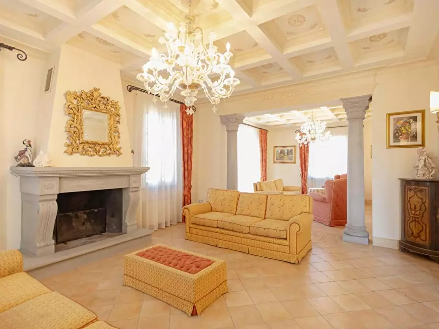 Immagine 13 di Villa in vendita  a Cecina