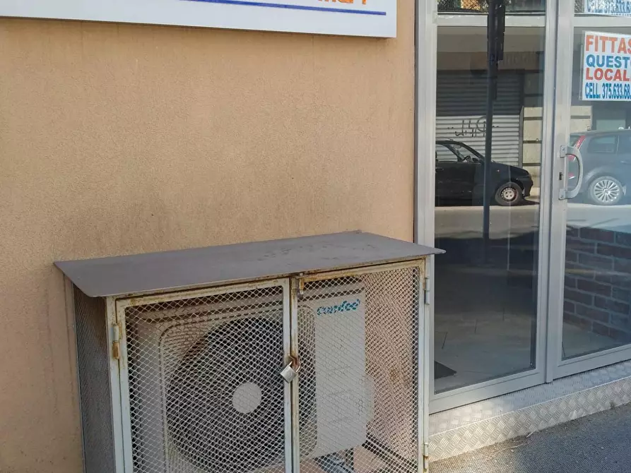 Immagine 3 di Negozio in affitto  a Napoli