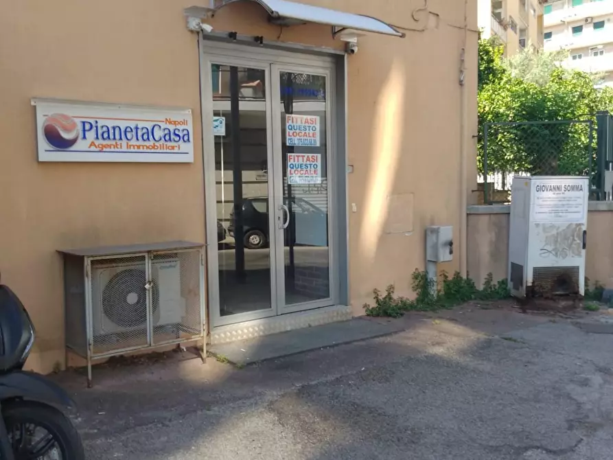 Immagine 6 di Negozio in affitto  a Napoli