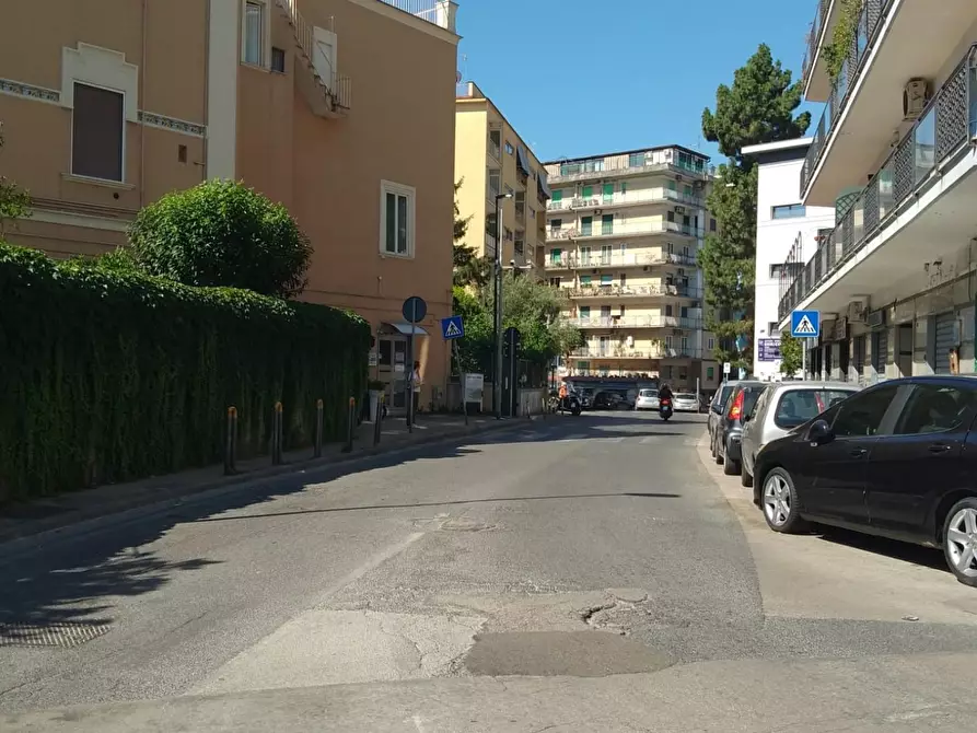 Immagine 12 di Negozio in affitto  a Napoli