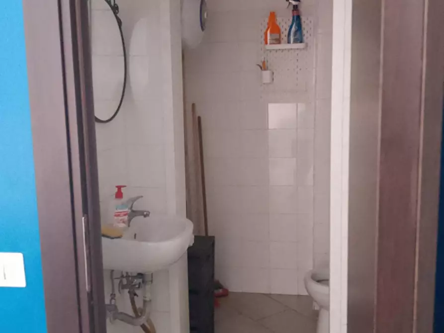 Immagine 7 di Negozio in affitto  a Napoli