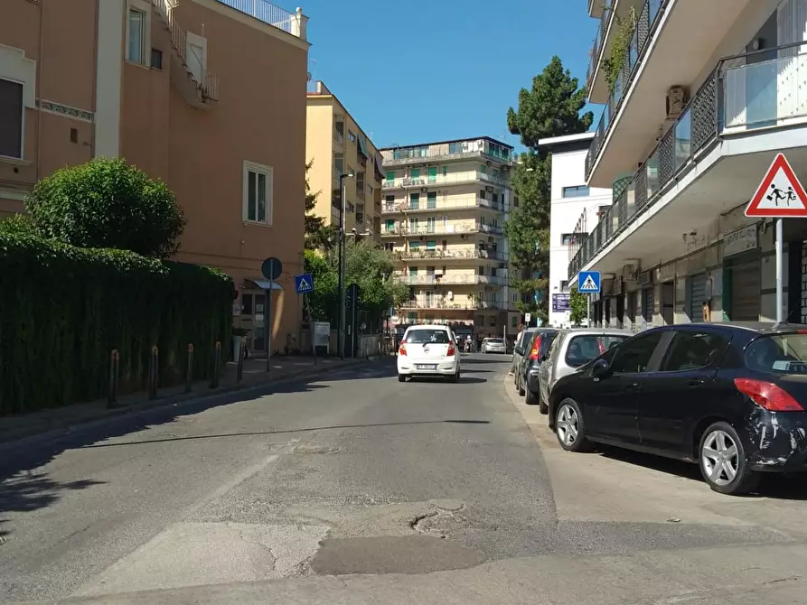 Immagine 10 di Negozio in affitto  a Napoli