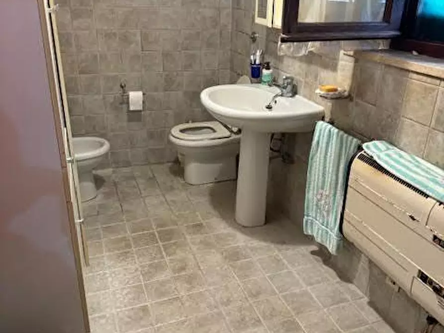 Immagine 17 di Villa in vendita  a San Giuliano Terme