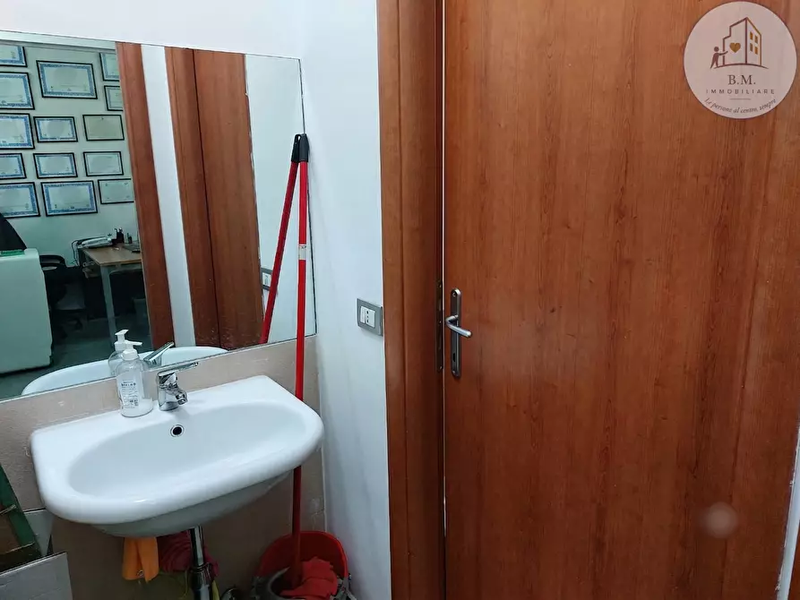 Immagine 19 di Attività commerciale in vendita  a Roma