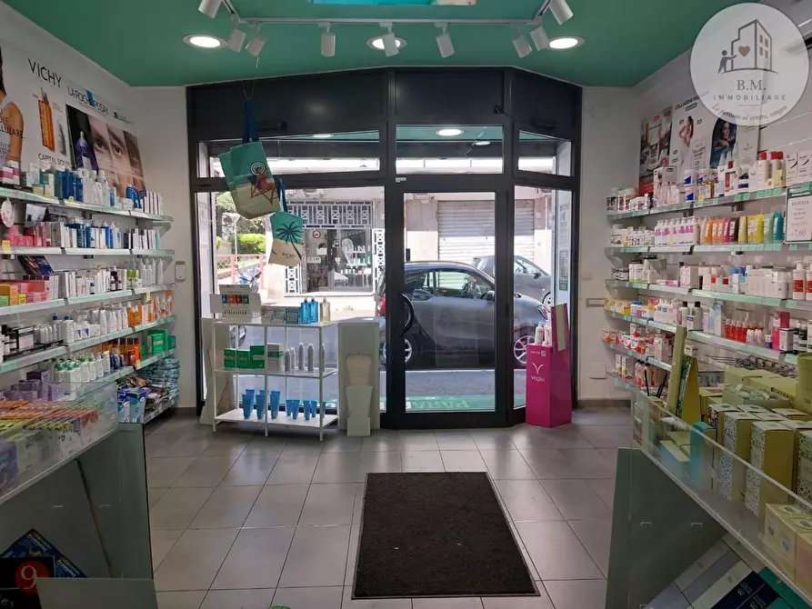 Immagine 13 di Attività commerciale in vendita  a Roma