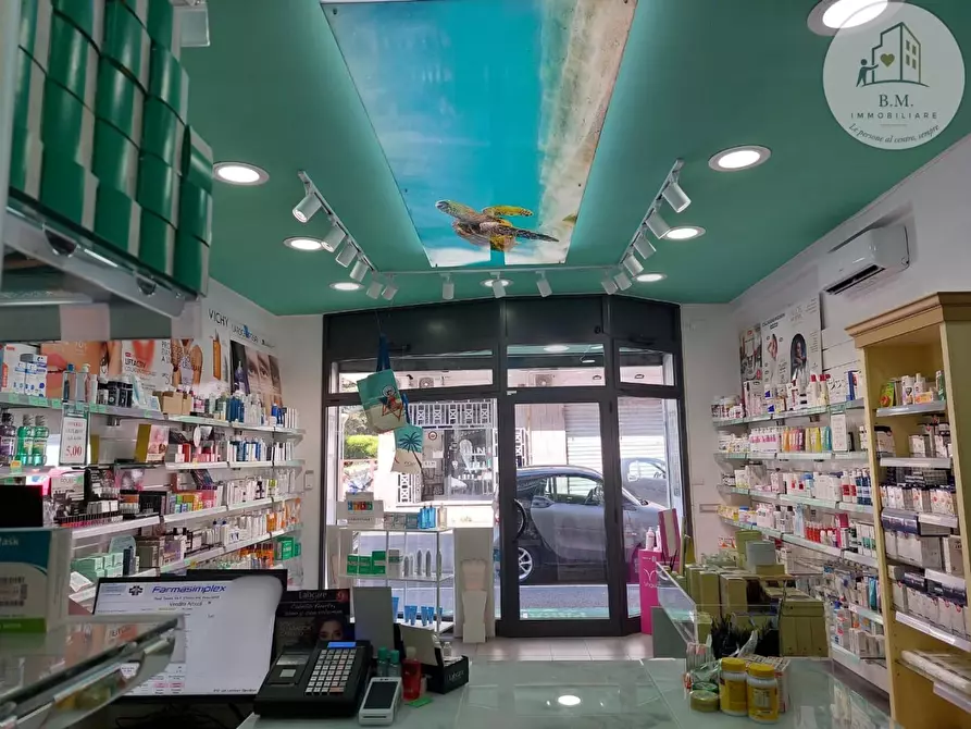 Immagine 11 di Attività commerciale in vendita  a Roma