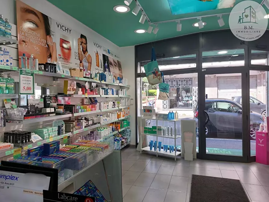 Immagine 12 di Attività commerciale in vendita  a Roma