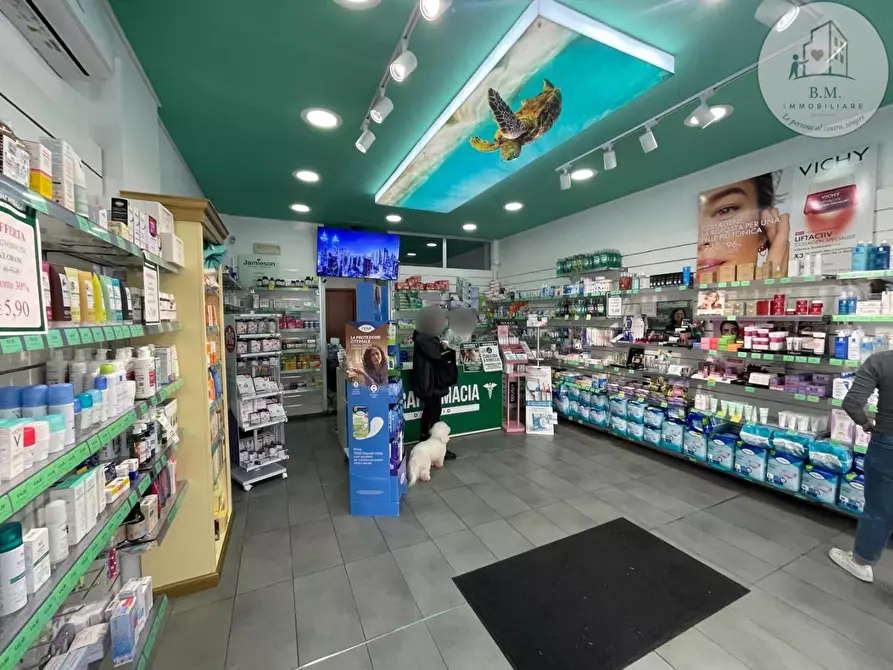Immagine 4 di Attività commerciale in vendita  a Roma