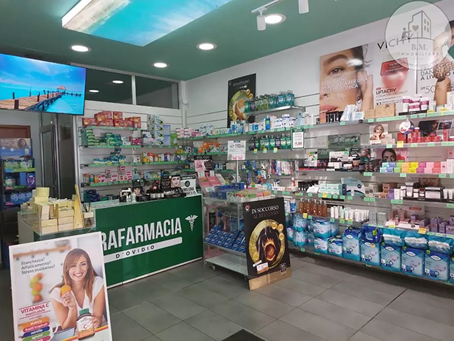 Immagine 20 di Attività commerciale in vendita  a Roma