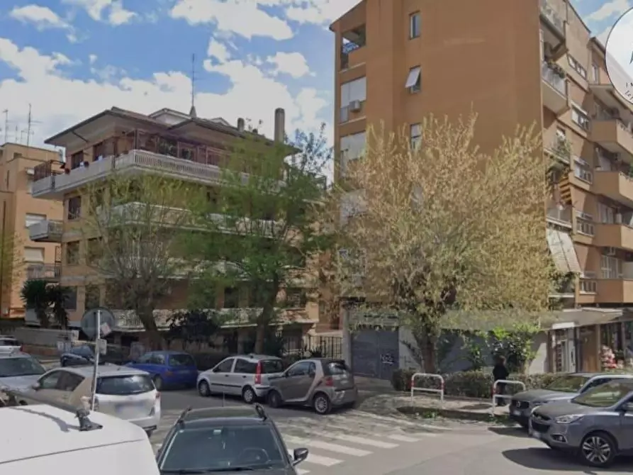Immagine 27 di Attività commerciale in vendita  a Roma