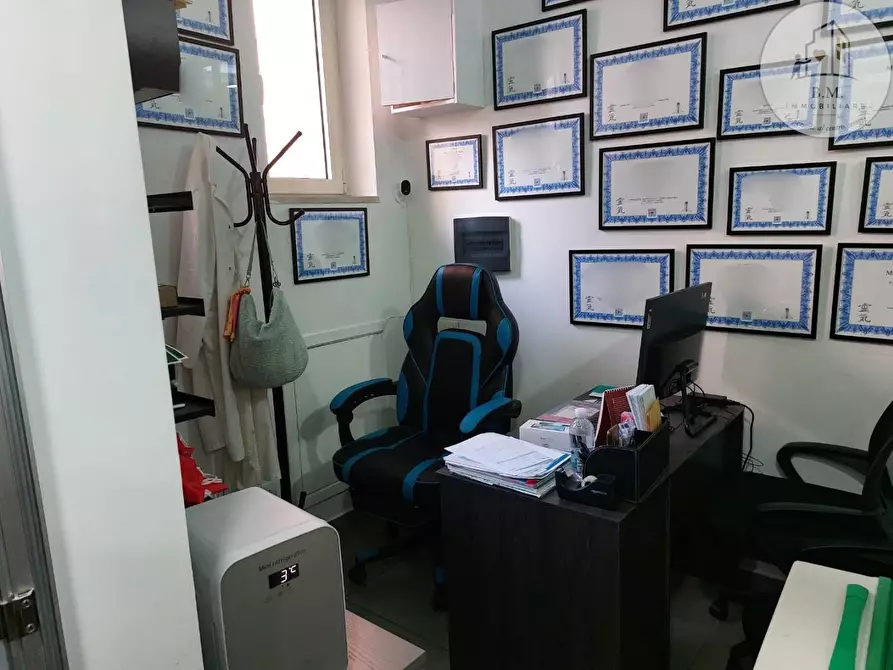 Immagine 16 di Attività commerciale in vendita  a Roma