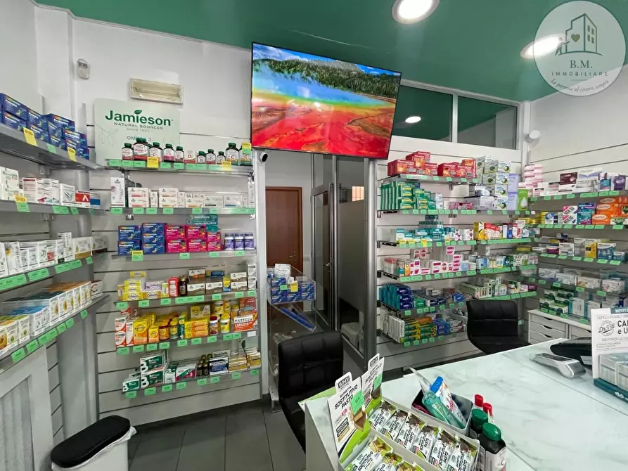 Immagine 14 di Attività commerciale in vendita  a Roma