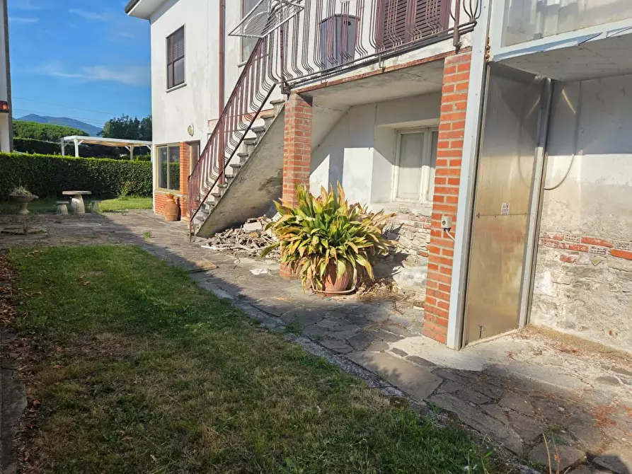 Immagine 4 di Villa in vendita  a Cascina