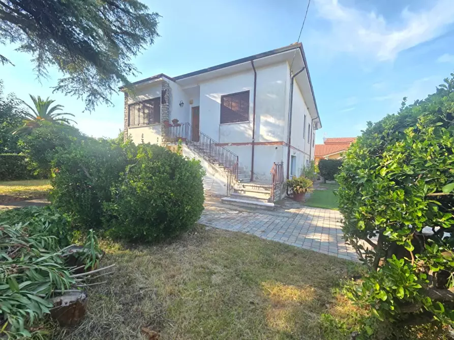 Immagine 3 di Villa in vendita  a Cascina
