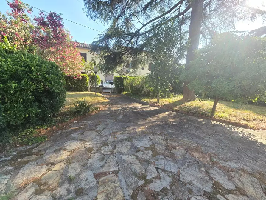 Immagine 2 di Villa in vendita  a Cascina