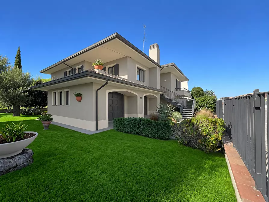 Immagine 1 di Villa in vendita  a Empoli