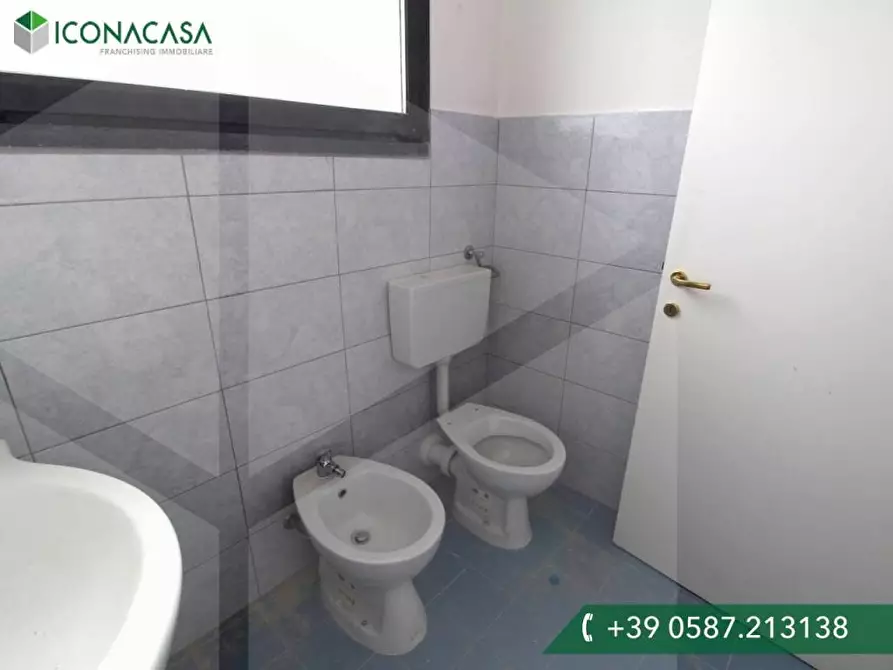 Immagine 20 di Ufficio in vendita  a Bientina