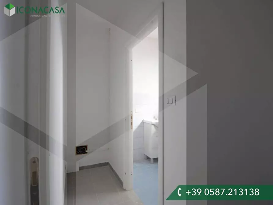 Immagine 19 di Ufficio in vendita  a Bientina