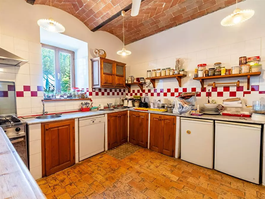 Immagine 21 di Casa colonica in vendita  a Gaiole In Chianti