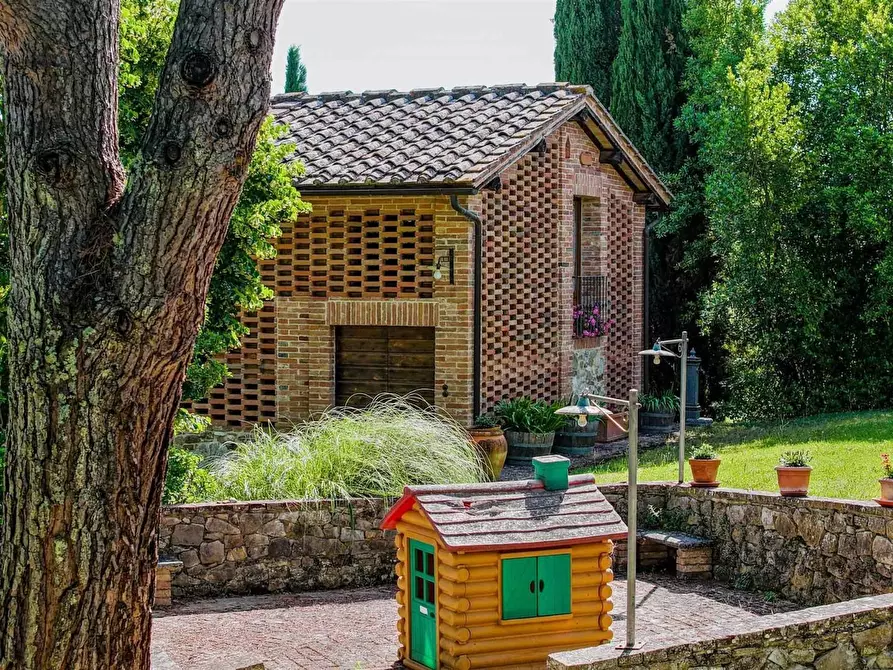 Immagine 13 di Casa colonica in vendita  a Gaiole In Chianti