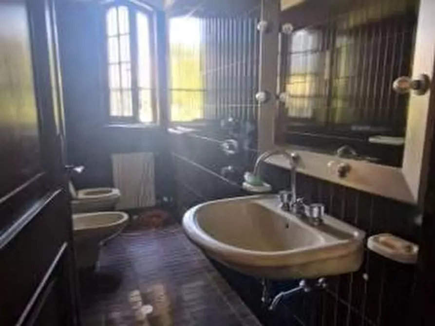Immagine 13 di Villa in vendita  a Viareggio