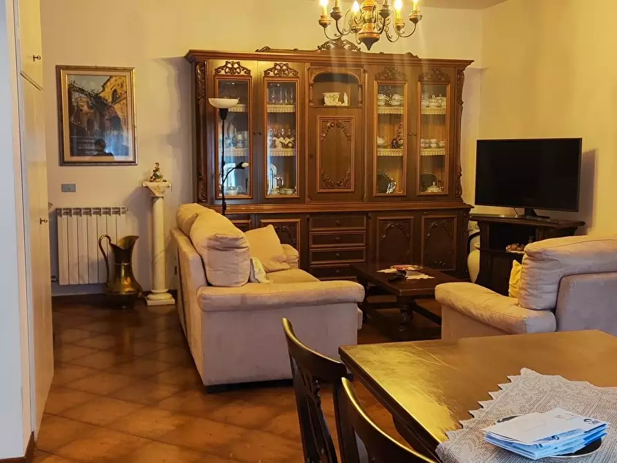 Immagine 1 di Appartamento in vendita  a Carrara